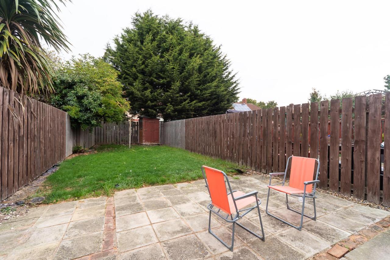 J'S Home Away From Home Fresh 2 Bedroom Garden Parking Kingston upon Hull Ngoại thất bức ảnh